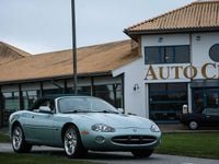 Begagnad Jaguar XK 284 HK (208 kW) 1998 Svart metallic Cab