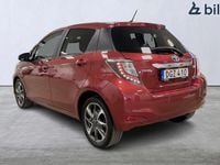 Begagnad Toyota Yaris Hybrid Edition 101 HK (74 kW) 2014 Röd Halvkombi