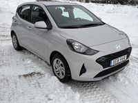 Begagnad Hyundai i10 Essential 67 HK (49 kW) 2023 Grå Halvkombi