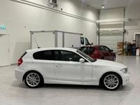 Begagnad BMW 120 Advantage 170 HK (125 kW) 2008 Vit Halvkombi