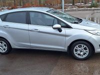 Begagnad Ford Fiesta 100 HK (73 kW) 2017 Moondust metallic silver