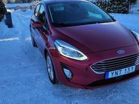 Begagnad Ford Fiesta 100 HK (73 kW) 2018 Röd Halvkombi