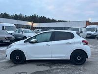 begagnad Peugeot 208 1.2 VTi 82hk Endast Style 7700 mil Panorama