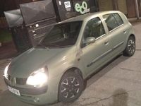 Begagnad Renault Clio II 75 HK (55 kW) 2002 Halvkombi