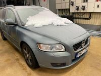 Begagnad Volvo V50 Momentum 177 HK (130 kW) 2011 Blå metallic Kombi