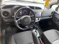 begagnad Toyota Yaris Hybrid e-CVT Euro 6