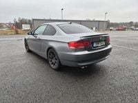 Begagnad BMW 325 218 HK (160 kW) 2007 Grå Sportkupé