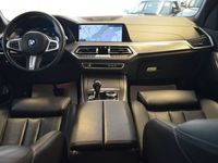 begagnad BMW X5 xDrive45e Laddhybrid M-Sport Drag LED Kamera Momsbil