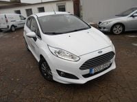 Begagnad Ford Fiesta Titanium 101 HK (74 kW) 2016 Vit Halvkombi