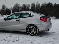 Begagnad Mercedes C200 163 HK (119 kW) 2003 Grey metallic