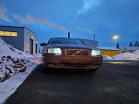 Begagnad Volvo S80 140 HK (102 kW) 2000 Mörk röd Sedan