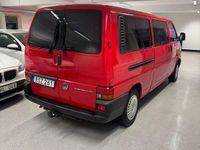 Begagnad VW Caravelle 116 HK (85 kW) 2001 Röd Minibuss