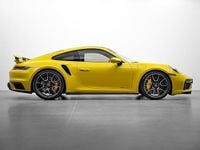 Begagnad Porsche 911 Turbo S 650 HK (478 kW) 2021 Racing yellow