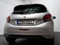 begagnad Peugeot 208 Style 5-dörrar 1.2 VTi /Motorvärmare / Glastak /