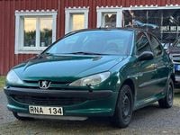 Begagnad Peugeot 206 75 HK (55 kW) 2000 Mörkgrön Halvkombi