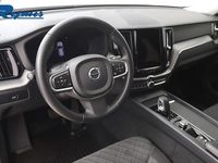 Begagnad Volvo XC60 Core 197 HK (144 kW) 2023 Crystal vit metallic SUV