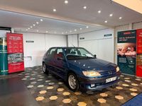Begagnad Peugeot 306 Sport 121 HK (88 kW) 1996 Mörkblå Halvkombi