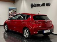 Begagnad Toyota Auris Executive 132 HK (97 kW) 2013 Röd Halvkombi