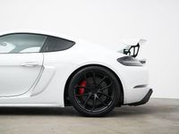Begagnad Porsche 718 Cayman GT4 420 HK (308 kW) 2020 Vit Sportkupé