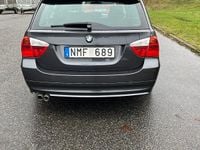 Begagnad BMW 325 197 HK (144 kW) 2007 Grå metallic Kombi
