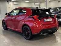 Begagnad Toyota Yaris 264 HK (194 kW) 2021 Röd Halvkombi