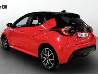 Begagnad Toyota Yaris Hybrid 2021 Röd