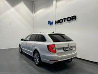 begagnad Skoda Superb Kombi 2.0 TDI 4x4 D-värm Drag Navi M-värm