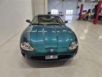 Begagnad Jaguar XK 284 HK (208 kW) 1997 Grön Sportkupé