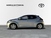 begagnad Toyota Yaris Hybrid 1.5 Elhybrid Active Plus 2022, Halvkombi