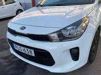 Begagnad Kia Rio 84 HK (61 kW) 2017 Vit Halvkombi