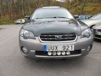 begagnad Subaru Outback 2.5 4WD Automat Drag/Panorama/ACC/VälServad