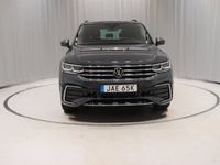 begagnad VW Tiguan R-LINE EHYBRID 245 HK Panorama Elstol skinn