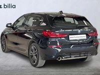 Begagnad BMW 118 Shadowline 2023 Svart Halvkombi