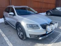 begagnad Skoda Octavia Scout 2.0 TDI 4x4 Euro 6 D-värm B-kamera