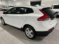 Begagnad Volvo V40 CC Momentum 177 HK (130 kW) 2014 Ice white med klarlack Kombi
