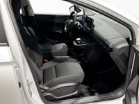 Begagnad MG MG4 EV 150 kW (204 HK) 2024 Vit Halvkombi