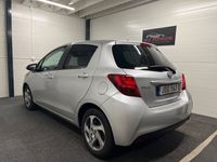 begagnad Toyota Yaris Hybrid e-CVT Euro 6 101hk *1549kr/mån*