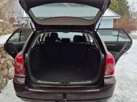 Begagnad Toyota Avensis 147 HK (108 kW) 2008 Mörkröd Kombi