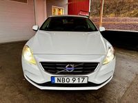 Begagnad Volvo V40 Summum 116 HK (85 kW) 2013 Vit Halvkombi