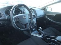 Begagnad Volvo V40 Kinetic 152 HK (111 kW) 2017 Vit Halvkombi