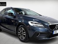 Begagnad Volvo V40 Momentum 152 HK (111 kW) 2016 Mörkblå Halvkombi