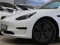 Begagnad Tesla Model 3 Standard Range 235 kW (320 HK) 2023 Vit Sedan
