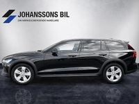Begagnad Volvo V60 CC Momentum 197 HK (144 kW) 2022 Svart Kombi