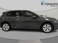 Begagnad VW Golf VIII Life 151 HK (111 kW) 2024 Grå Halvkombi