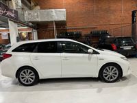 begagnad Toyota Auris Hybrid Auris