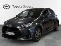 Begagnad Toyota Yaris Hybrid Active 117 HK (86 kW) 2023 Grå