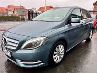 Begagnad Mercedes B200 136 HK (100 kW) 2014 Blå met Minibuss