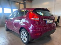 Begagnad Ford Fiesta Titanium 82 HK (60 kW) 2010 Röd Halvkombi