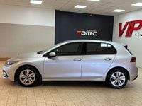 Begagnad VW Golf VIII 131 HK (96 kW) 2022 Silver Halvkombi
