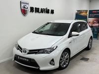 Begagnad Toyota Auris Hybrid Edition 136 HK (100 kW) 2014 Vit